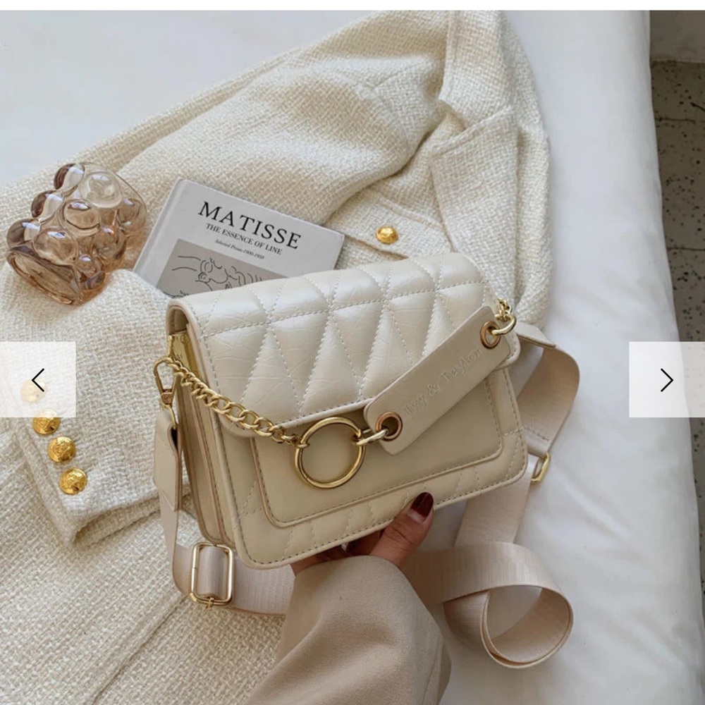 White beautiful hand bag retail 100.00